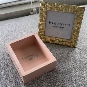 Set of picture frame and wooden holder